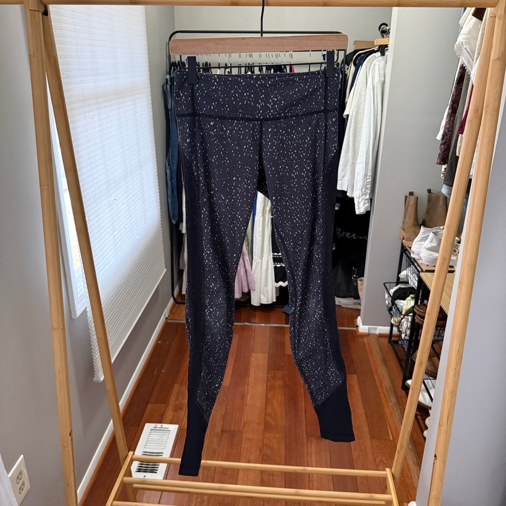 Lululemon Rebel Runner | Size 4 | **FULL LENGTH - Picture 2 of 9